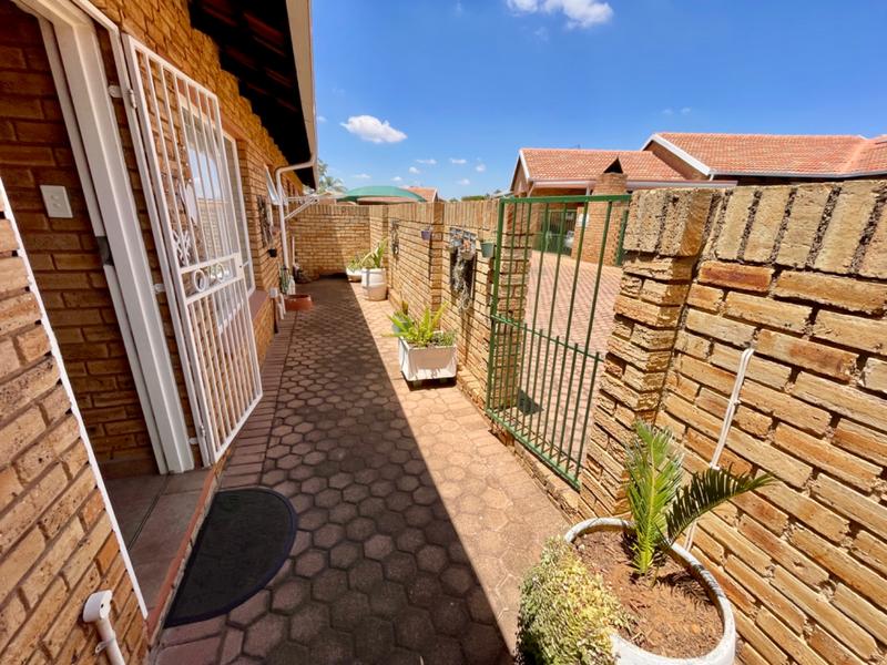 3 Bedroom Property for Sale in Noordheuwel Gauteng