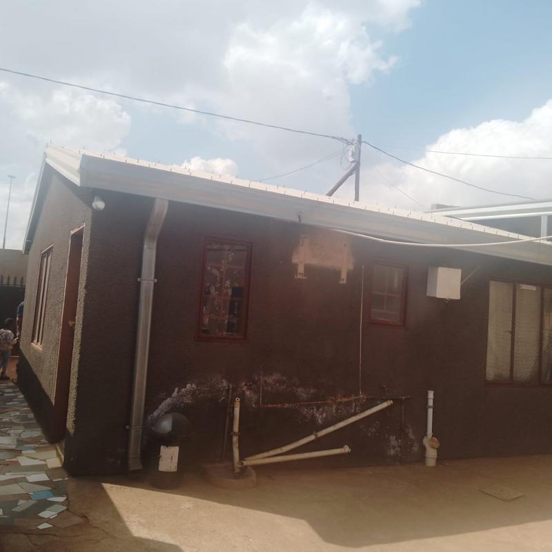 2 Bedroom Property for Sale in Zonkezizwe Gauteng