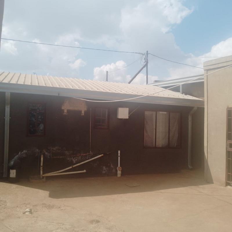 2 Bedroom Property for Sale in Zonkezizwe Gauteng