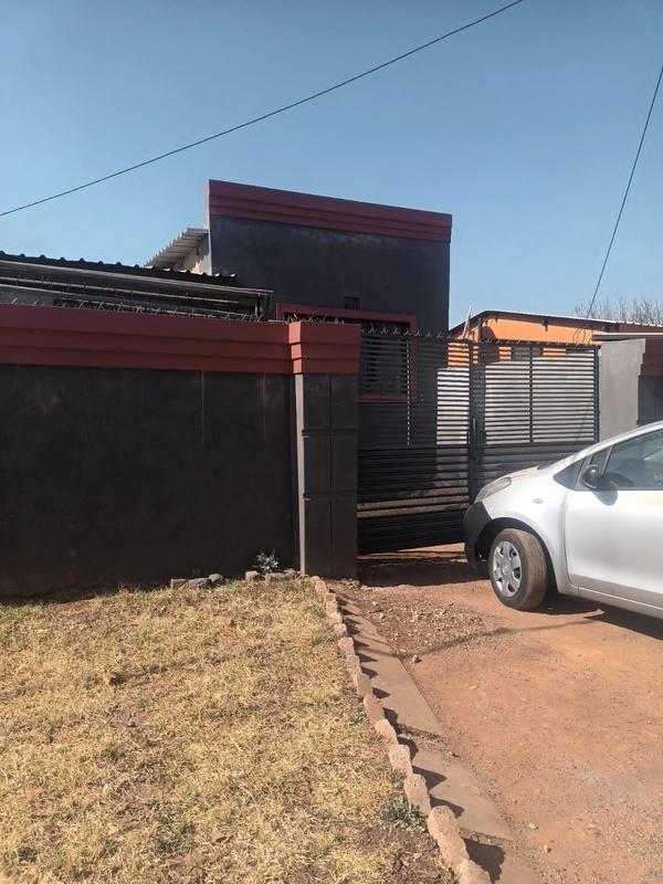 2 Bedroom Property for Sale in Zonkezizwe Gauteng