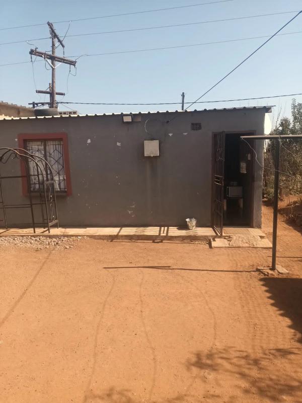 2 Bedroom Property for Sale in Zonkezizwe Gauteng