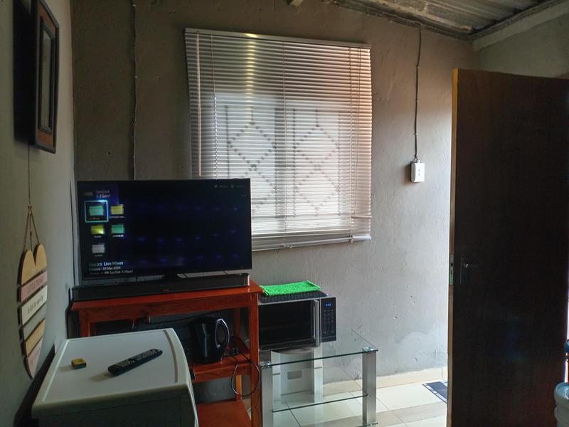 2 Bedroom Property for Sale in Zonkezizwe Gauteng