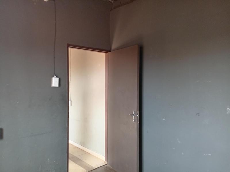 2 Bedroom Property for Sale in Zonkezizwe Gauteng