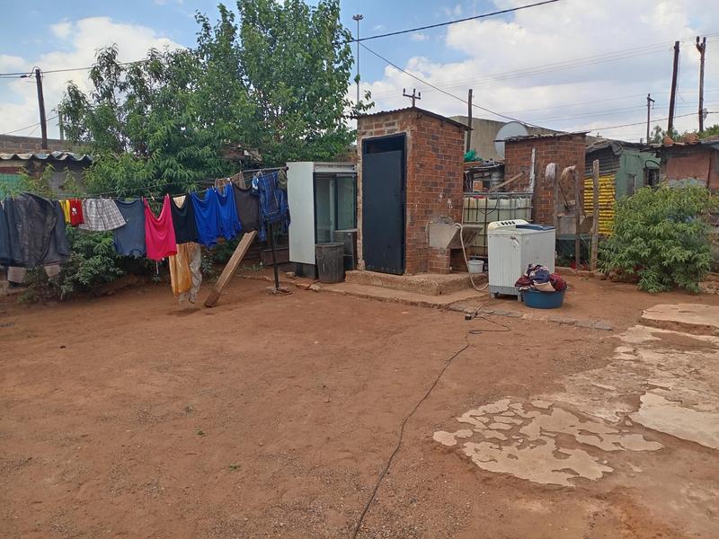 2 Bedroom Property for Sale in Zonkezizwe Gauteng