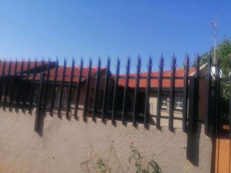 4 Bedroom Property for Sale in Lenasia South Gauteng