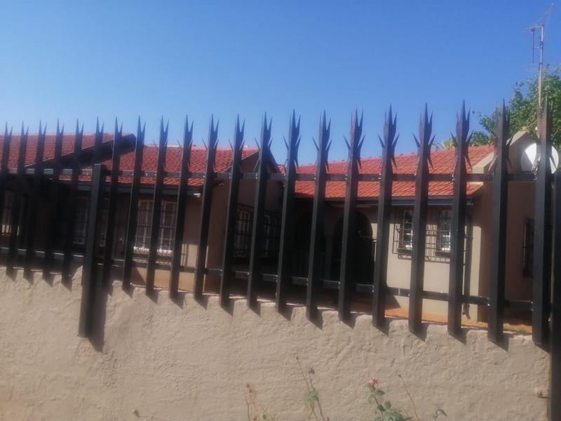 4 Bedroom Property for Sale in Lenasia South Gauteng