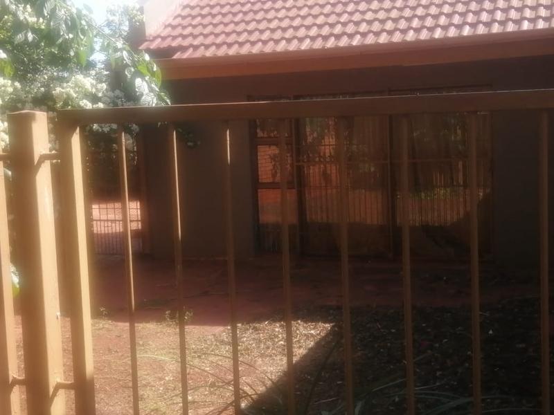 4 Bedroom Property for Sale in Lenasia South Gauteng