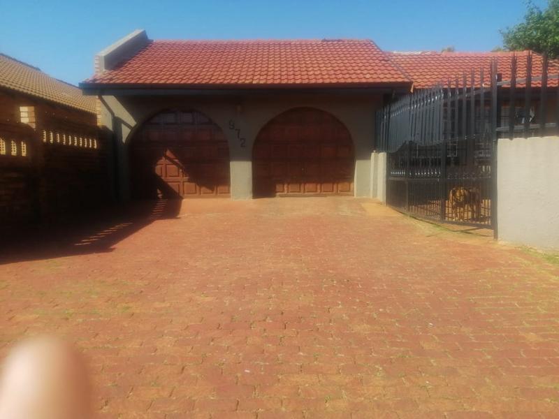 4 Bedroom Property for Sale in Lenasia South Gauteng