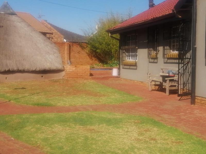 4 Bedroom Property for Sale in Lenasia South Gauteng