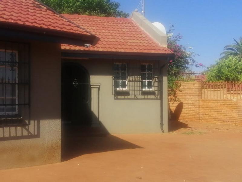 4 Bedroom Property for Sale in Lenasia South Gauteng