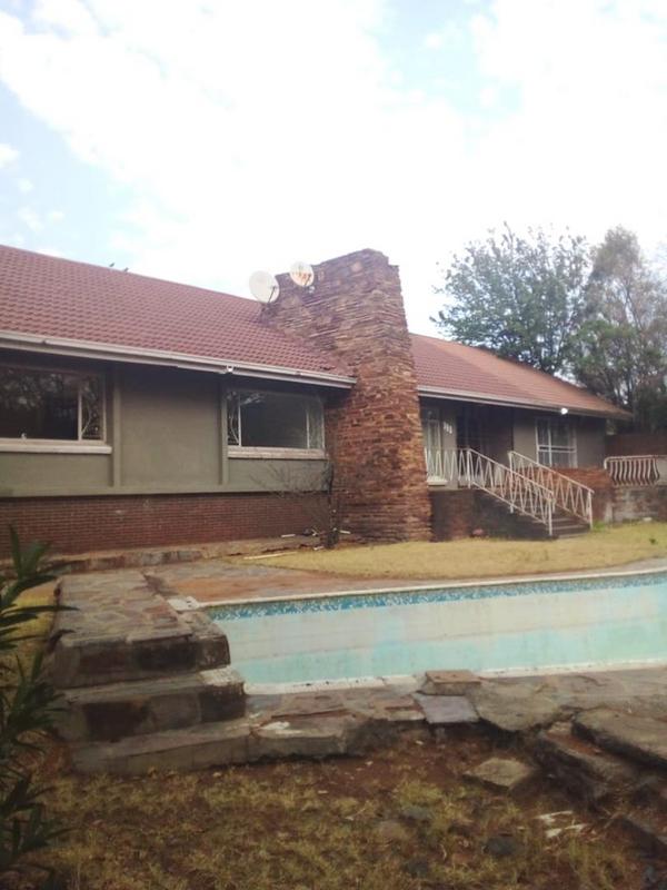 5 Bedroom Property for Sale in Mondeor Gauteng