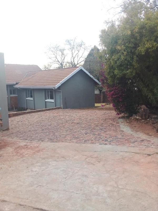 5 Bedroom Property for Sale in Mondeor Gauteng