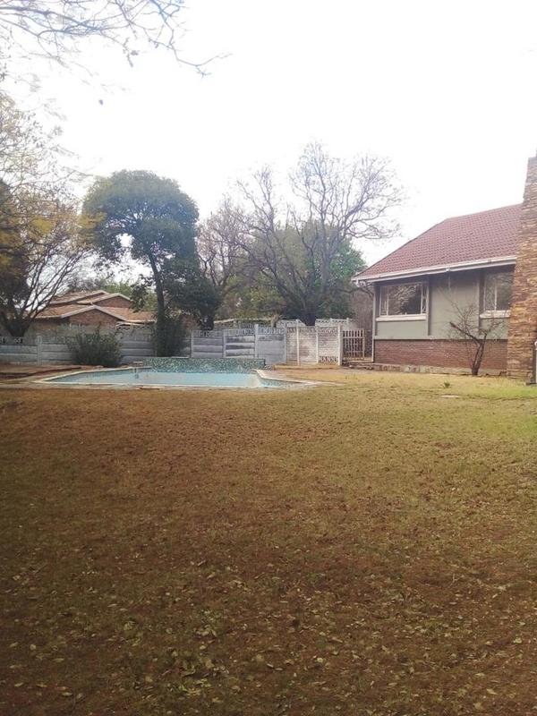 5 Bedroom Property for Sale in Mondeor Gauteng