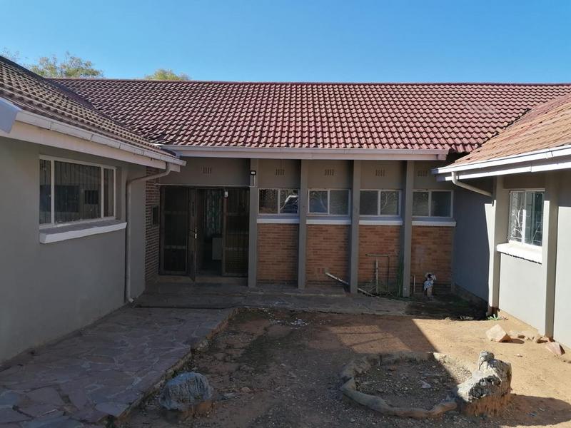 5 Bedroom Property for Sale in Mondeor Gauteng