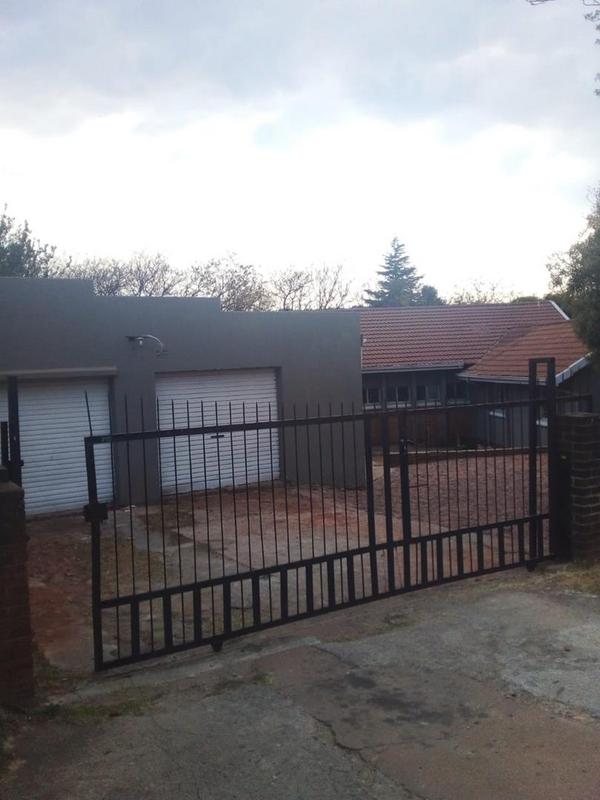 5 Bedroom Property for Sale in Mondeor Gauteng