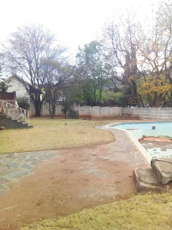 5 Bedroom Property for Sale in Mondeor Gauteng