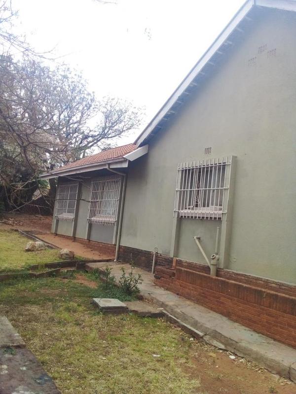 5 Bedroom Property for Sale in Mondeor Gauteng