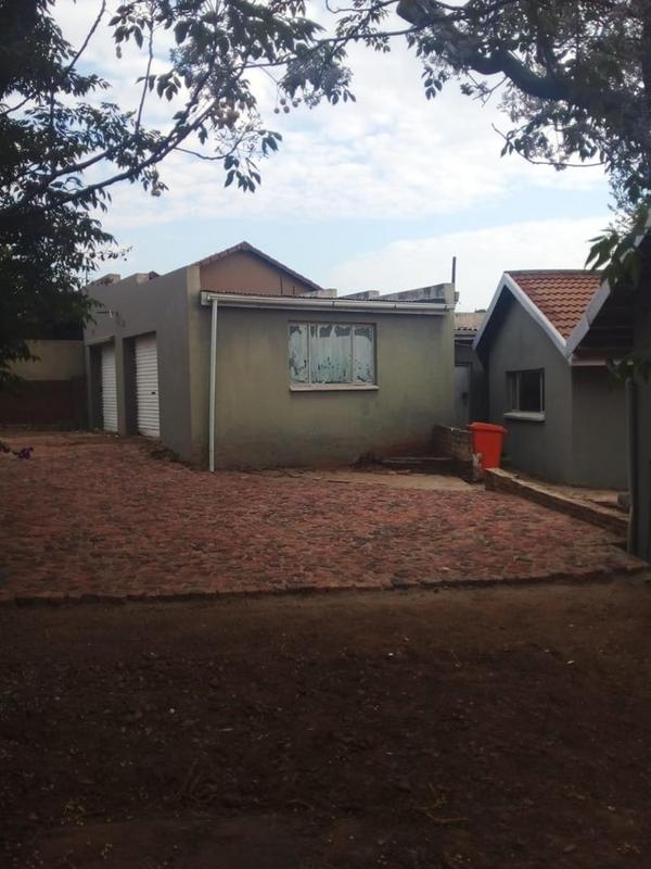 5 Bedroom Property for Sale in Mondeor Gauteng