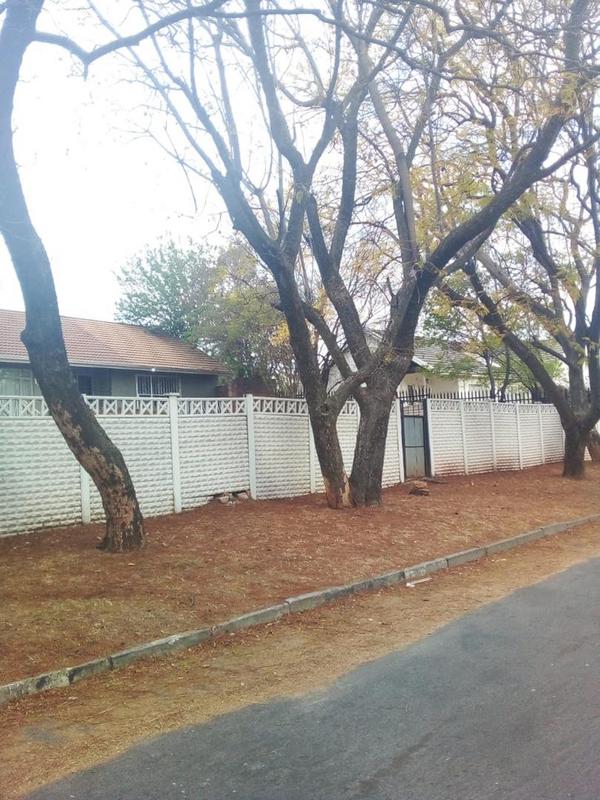 5 Bedroom Property for Sale in Mondeor Gauteng