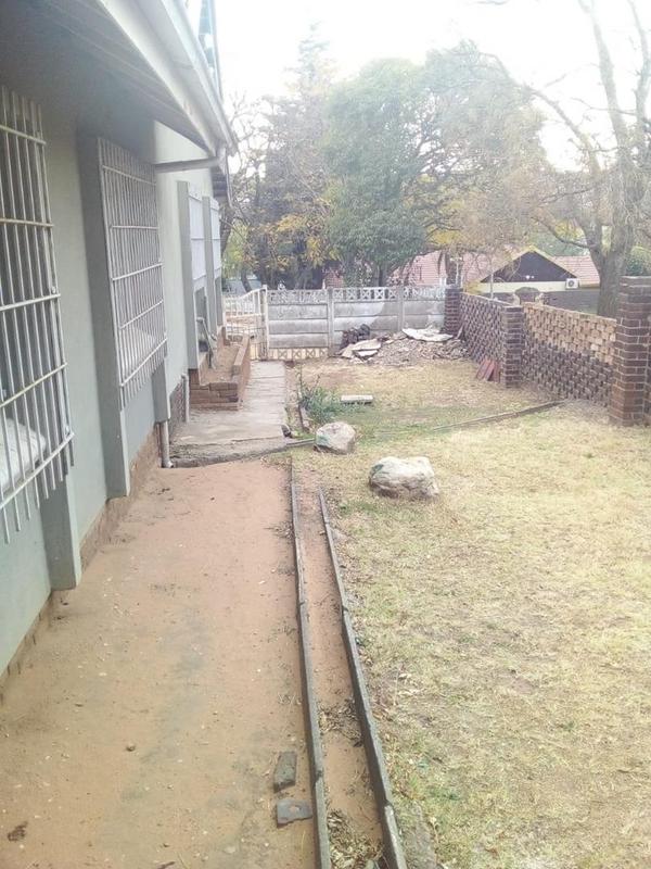 5 Bedroom Property for Sale in Mondeor Gauteng