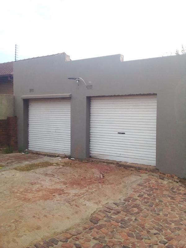 5 Bedroom Property for Sale in Mondeor Gauteng