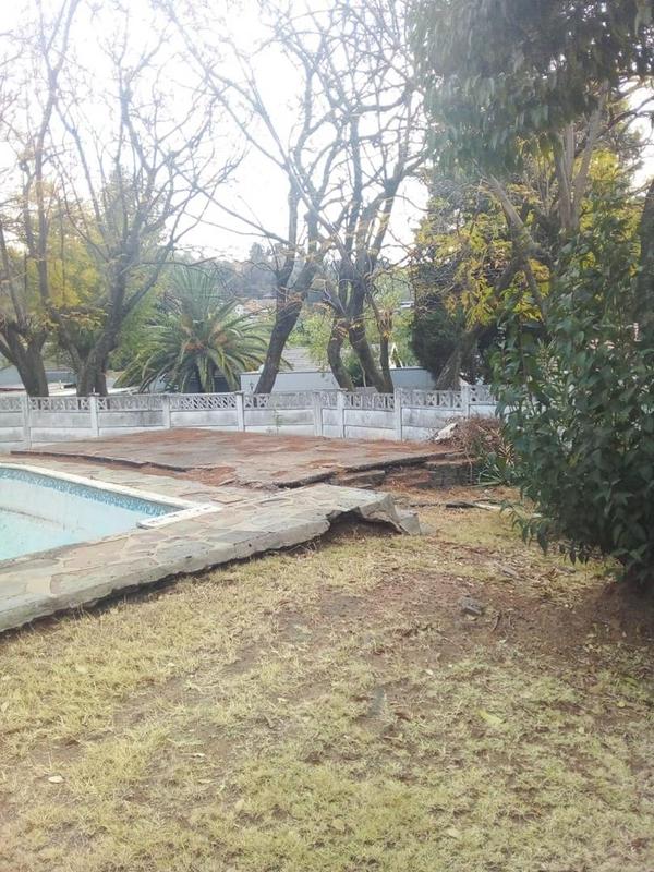 5 Bedroom Property for Sale in Mondeor Gauteng