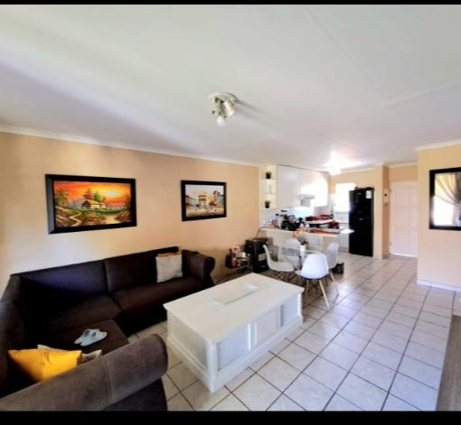 2 Bedroom Property for Sale in Oakdene Gauteng