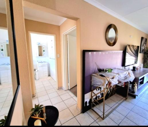 2 Bedroom Property for Sale in Oakdene Gauteng