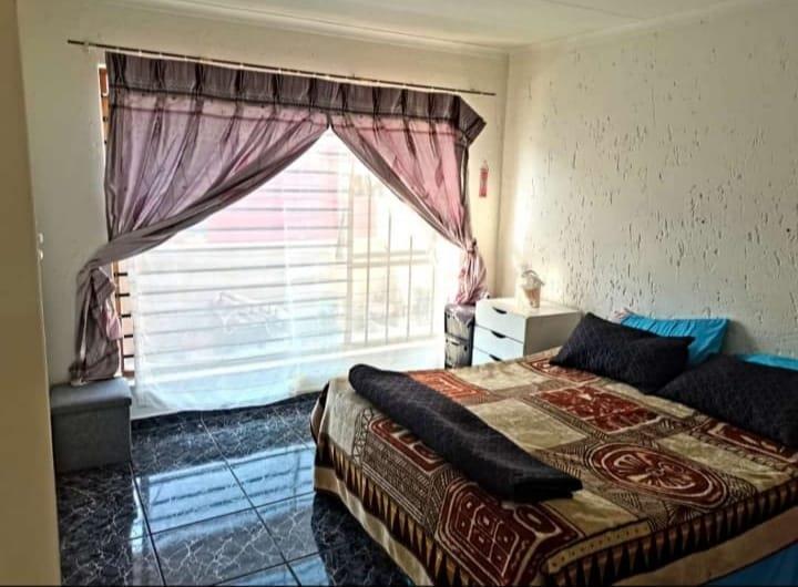 2 Bedroom Property for Sale in Ridgeway A Gauteng