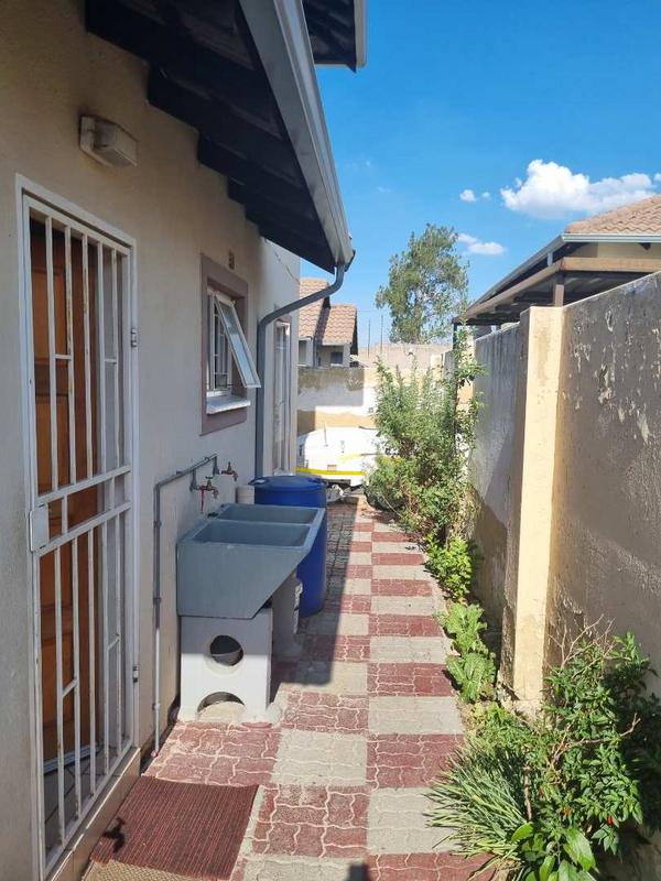 3 Bedroom Property for Sale in Kya Sands Gauteng