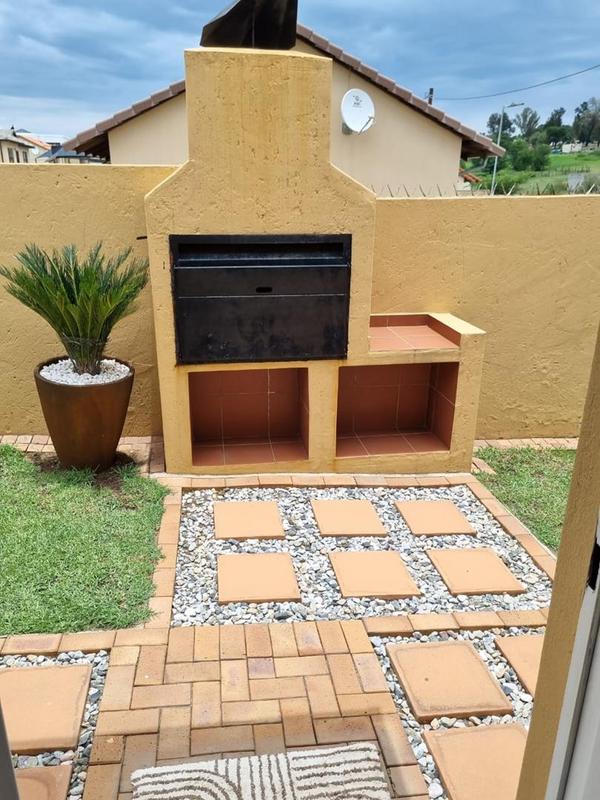 2 Bedroom Property for Sale in Kya Sands Gauteng