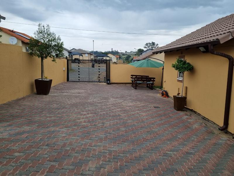 2 Bedroom Property for Sale in Kya Sands Gauteng