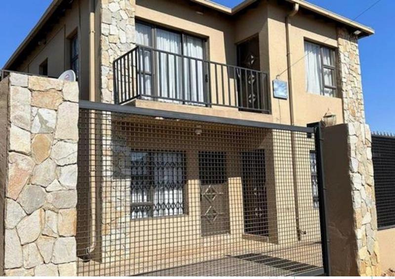 8 Bedroom Property for Sale in Molapo Gauteng