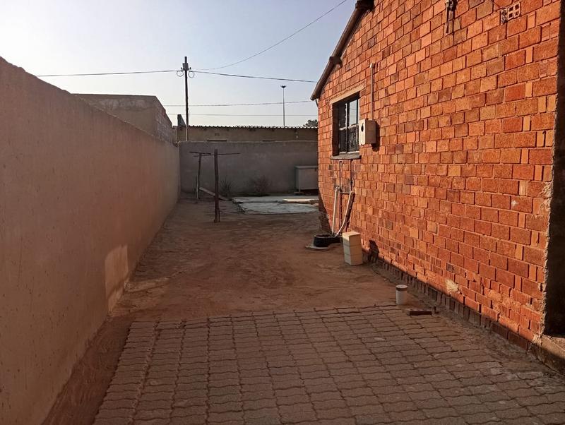 2 Bedroom Property for Sale in Naledi Ext 2 Gauteng