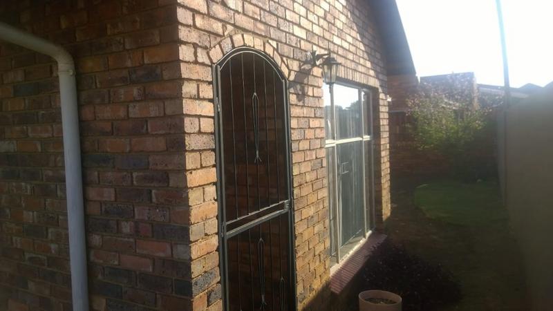 2 Bedroom Property for Sale in Pimville Gauteng