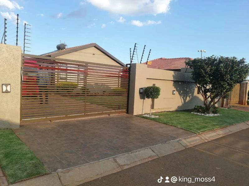 3 Bedroom Property for Sale in Protea Glen Gauteng