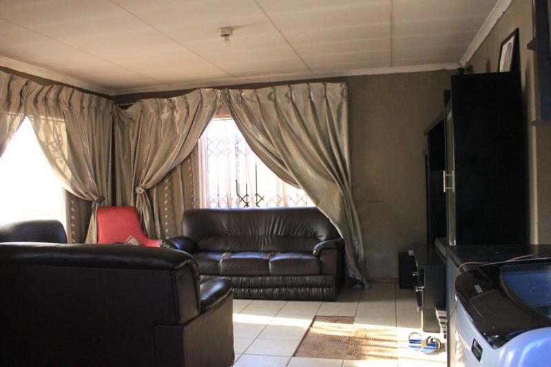 3 Bedroom Property for Sale in Protea Glen Gauteng