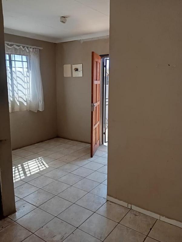 2 Bedroom Property for Sale in Protea Glen Gauteng