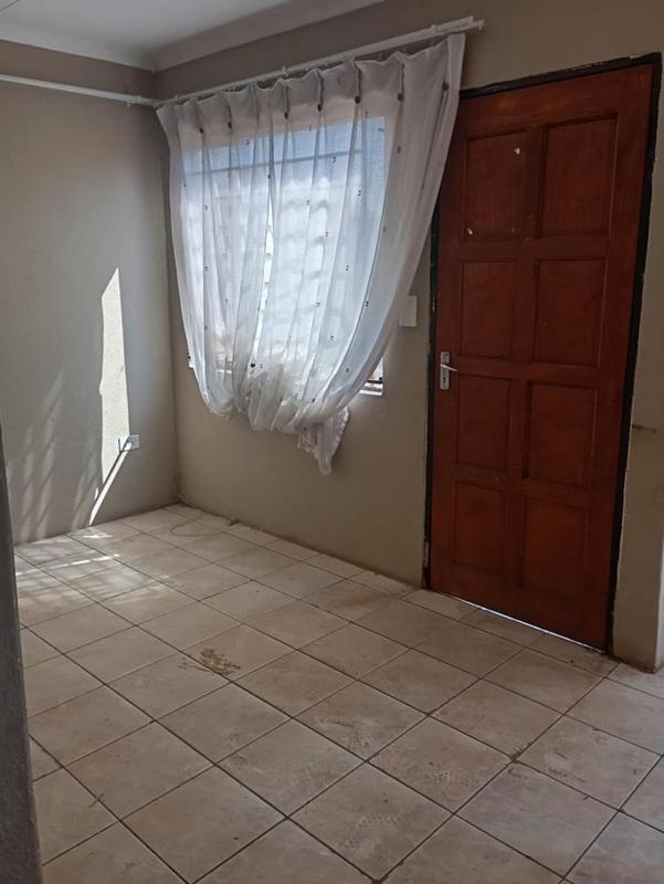 2 Bedroom Property for Sale in Protea Glen Gauteng