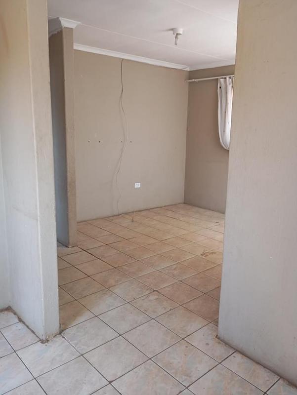 2 Bedroom Property for Sale in Protea Glen Gauteng