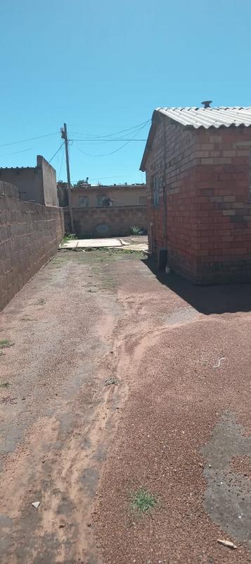 2 Bedroom Property for Sale in Zola Gauteng