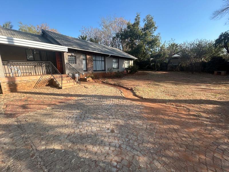 4 Bedroom Property for Sale in Heuweloord Gauteng