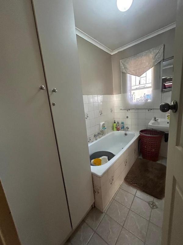 4 Bedroom Property for Sale in Heuweloord Gauteng