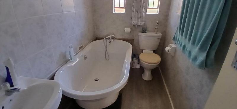 2 Bedroom Property for Sale in Faerie Glen Gauteng