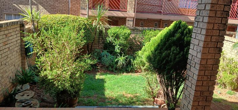 2 Bedroom Property for Sale in Faerie Glen Gauteng