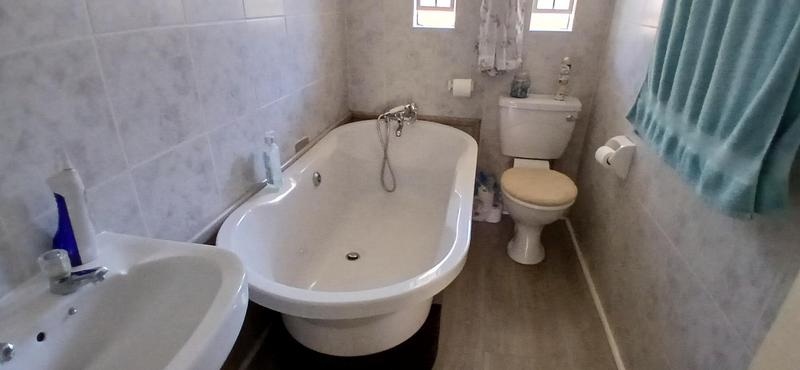 2 Bedroom Property for Sale in Faerie Glen Gauteng