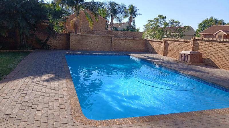 2 Bedroom Property for Sale in Faerie Glen Gauteng