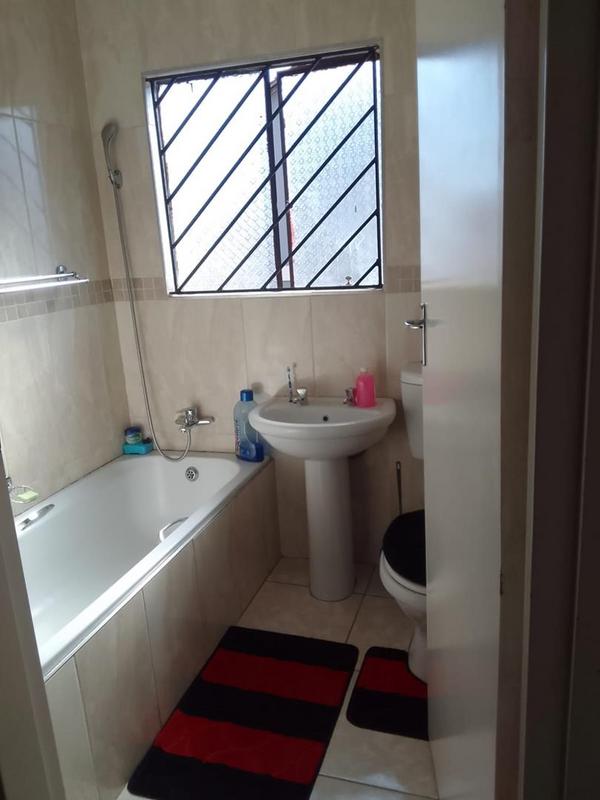 2 Bedroom Property for Sale in Lotus Gardens Gauteng