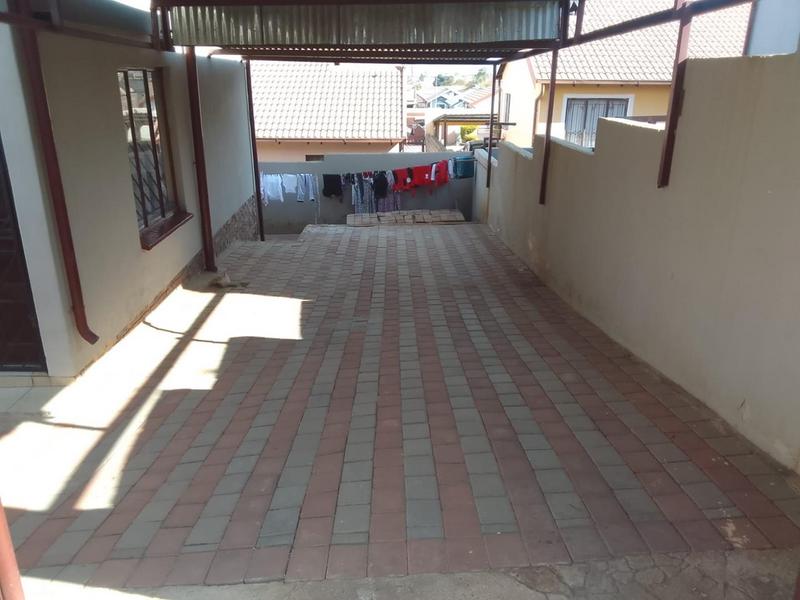 2 Bedroom Property for Sale in Lotus Gardens Gauteng