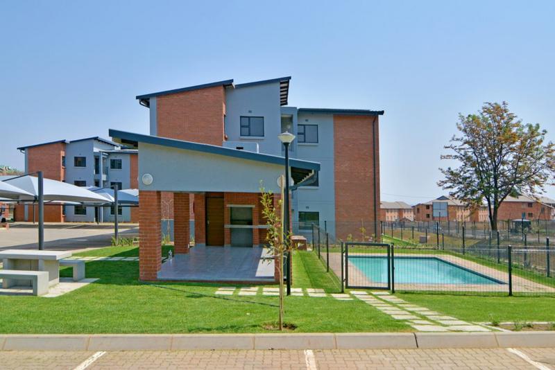 2 Bedroom Property for Sale in Grand Central Gauteng